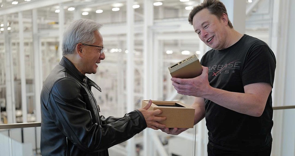 CEO Nvidia Jensen Huang đích thân tặng ‘siêu máy tính nhỏ nhất thế giới’ cho Elon Musk: ‘Trung tâm dữ liệu’ thu nhỏ trong lòng bàn tay, giá hơn 100 triệu đồng - ảnh 1