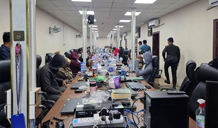 Bắt giữ hơn 3.400 người, thu hàng nghìn máy tính, điện thoại di động, hộ chiếu - ảnh 1