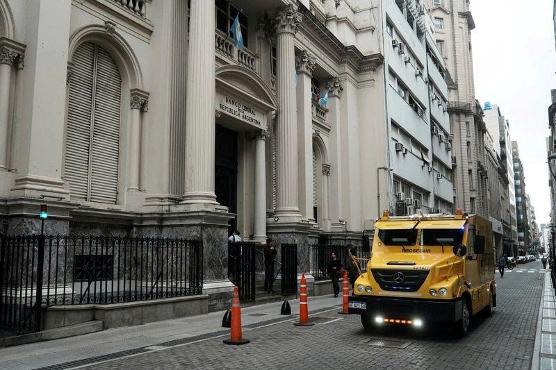 Quốc gia đồng minh ký thỏa thuận 20 tỷ USD với Mỹ để ‘cứu’ đồng nội tệ giữa lạm phát 200% - ảnh 1