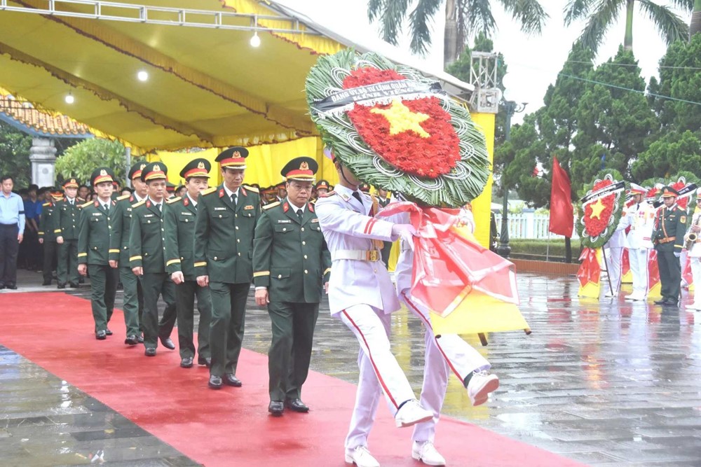 Truy điệu, an táng 34 hài cốt liệt sĩ tìm thấy ở Quảng Trị - ảnh 1