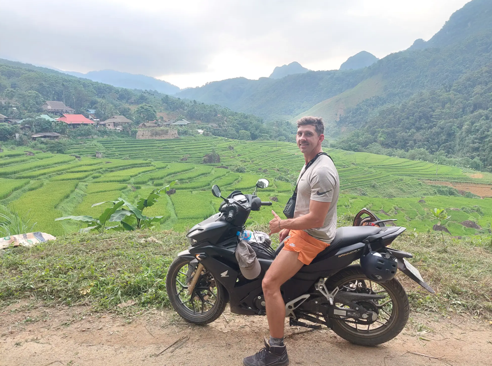 Bỏ công việc ở Hawaii để tới Việt Nam, chàng trai không muốn về Mỹ vì 'cuộc sống quá tuyệt vời' - ảnh 1