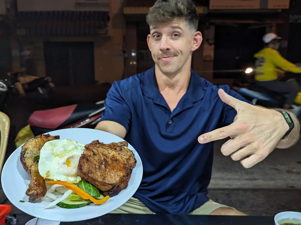 Bỏ công việc ở Hawaii để tới Việt Nam, chàng trai không muốn về Mỹ vì 'cuộc sống quá tuyệt vời' - ảnh 3