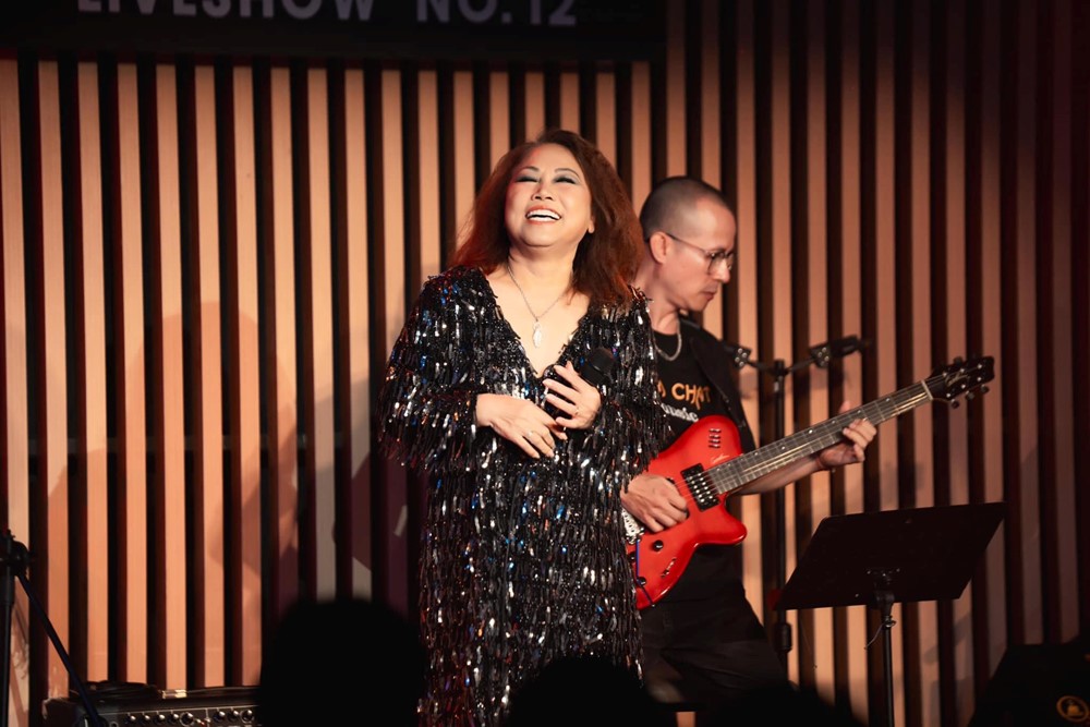 Nữ ca sĩ vỡ nợ hàng chục tỷ về quê nuôi heo, nay gặp biến cố sức khỏe, bị khó thở phải đi cấp cứu - ảnh 2