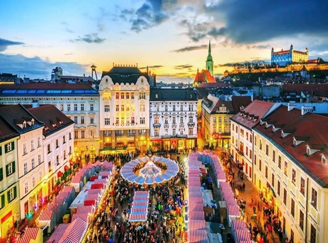 Thủ đô duy nhất nằm trên biên giới 3 quốc gia, được mệnh danh là 'Detroit của châu Âu' - ảnh 2