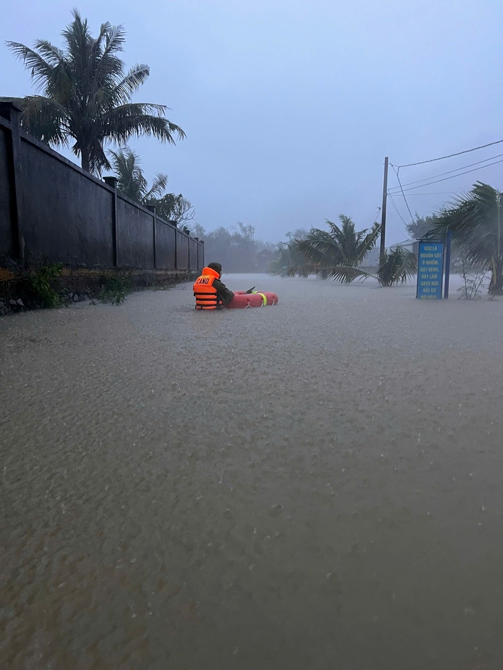 Mưa lũ lớn tại miền Trung làm 3 người chết, 5 người mất tích, hỗ trợ khẩn cấp cho Huế 150 tỷ - ảnh 2