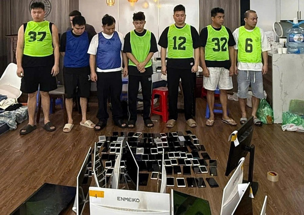 Việt Nam bàn giao hơn 50 nghi phạm lừa đảo xuyên quốc gia cho Trung Quốc - ảnh 1