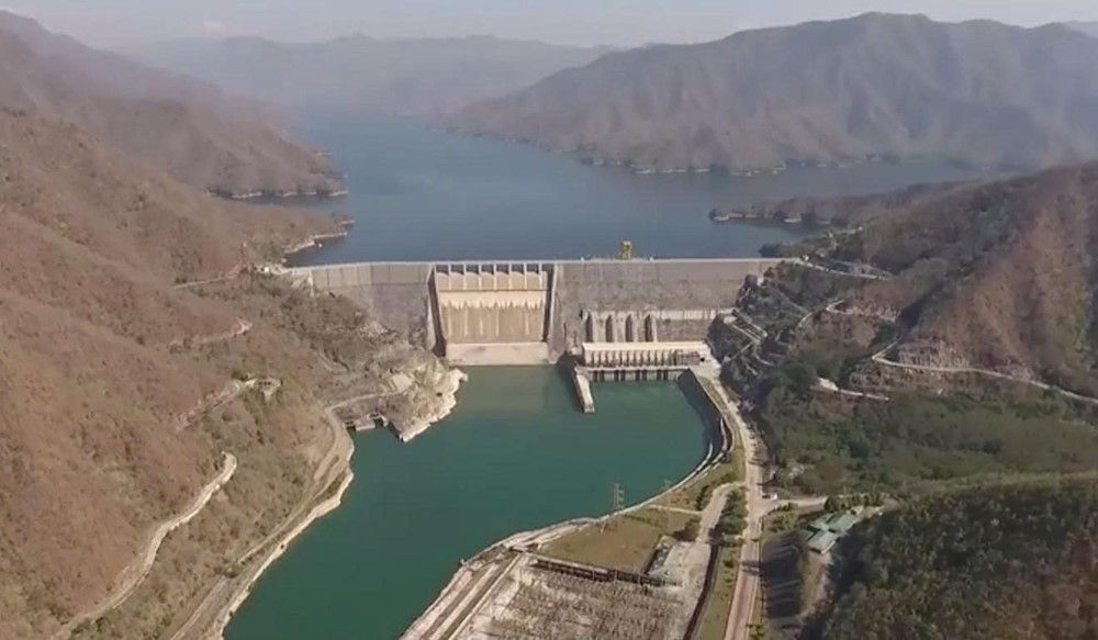 Chưa từng có trong lịch sử: Trung Quốc xây cùng lúc 2 siêu đập thủy điện, chặn đứng dòng sông lớn trong chưa đầy 30 giờ - ảnh 1