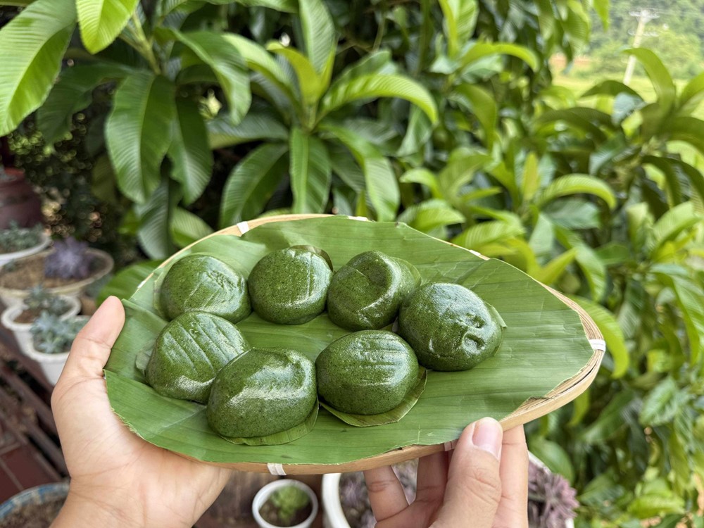 Một loại bánh đặc sản Thái Nguyên làm từ vị thuốc dân gian, du khách ăn một lần là nhớ mãi - ảnh 1