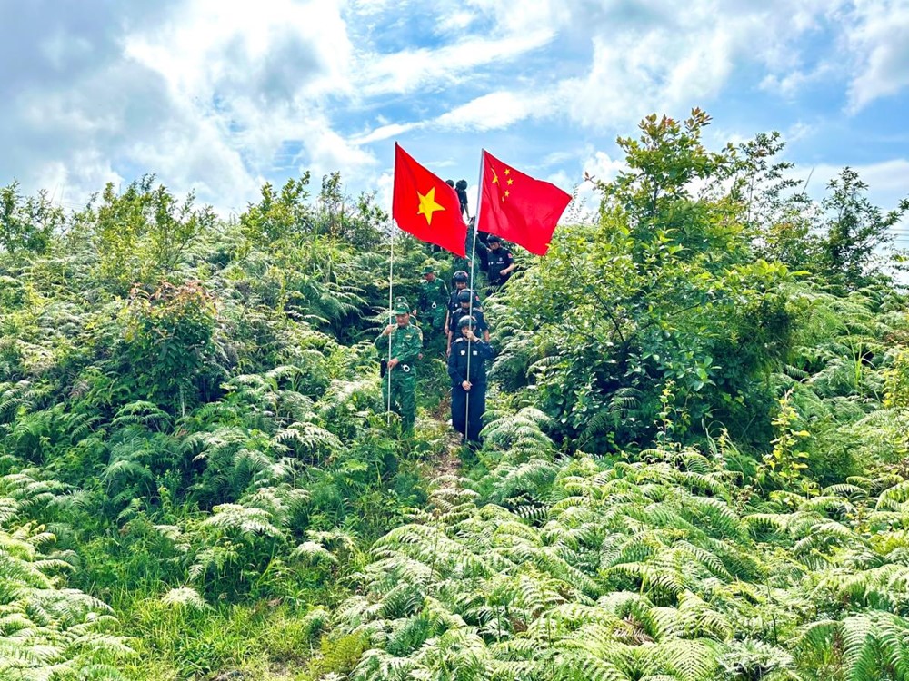 Đất nước giáp nhiều quốc gia nhất hành tinh, có biên giới dài hơn 1.400km với Việt Nam - ảnh 1