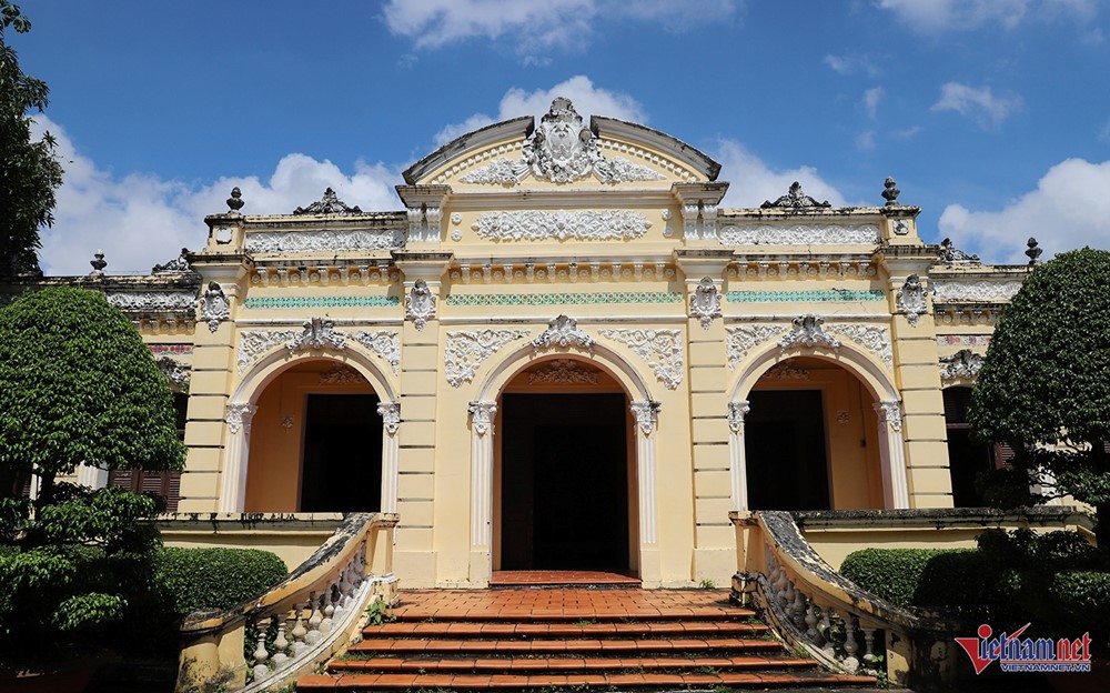 Dinh thự cổ 2.000m2 hoành tráng bậc nhất An Giang, hơn một thế kỷ liên tục thay đổi công năng - ảnh 1