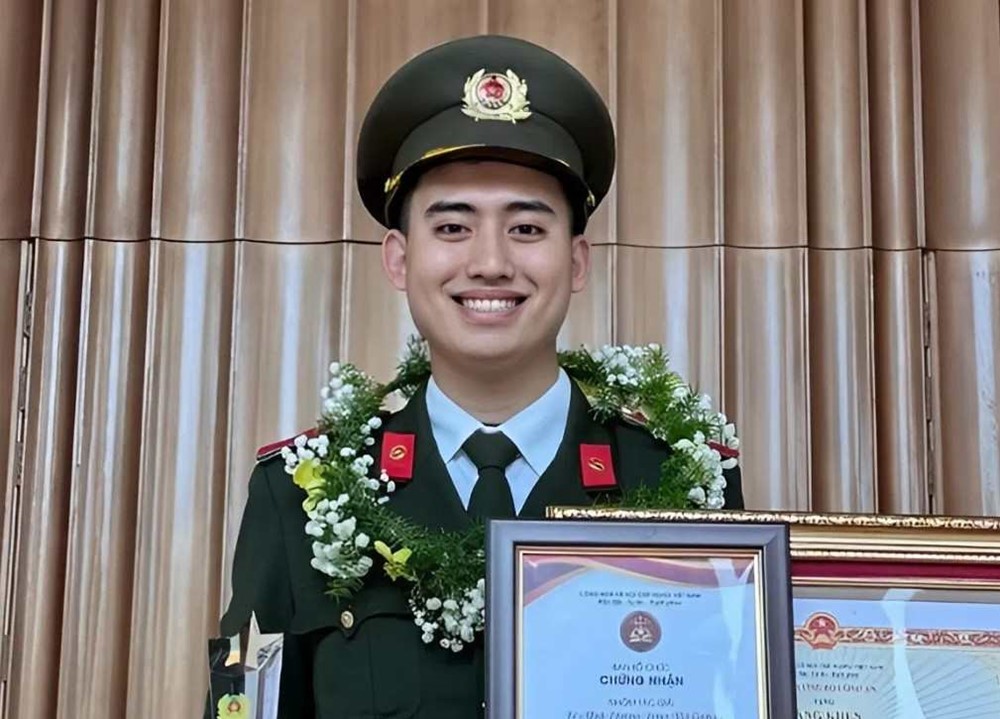 Chân dung chàng trai sinh năm 2002 là Thủ khoa Học viện An ninh, được giữ lại làm giảng viên - ảnh 1