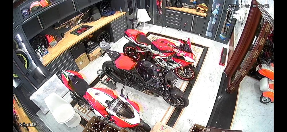 Tài sản của vợ chồng doanh nhân Mailisa: Sở hữu 'đế chế làm đẹp' trải dài từ Bắc tới Nam, biệt phủ 4.000m2 toàn gỗ quý, dàn siêu xe 500 tỷ - ảnh 7