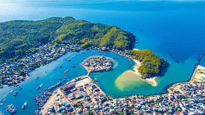 Tỉnh miền Trung của Việt Nam có nơi 'một con gà gáy, ba nước cùng nghe', có đỉnh núi cao được mệnh danh là 'nóc nhà' của Tây Nguyên - ảnh 4