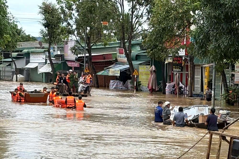 Hỗ trợ khẩn cấp 700 tỷ đồng cho 4 tỉnh - ảnh 1