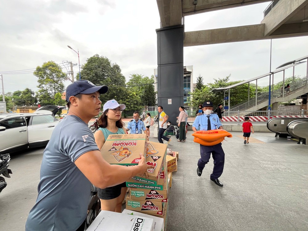 Hà Nội, Quảng Ninh, TP. Hồ Chí Minh đồng lòng hướng về miền Trung - ảnh 5