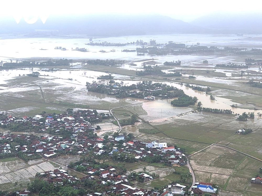 Sáng nay, Tổng Bí thư Tô Lâm cùng các lãnh đạo mặc niệm đồng bào tử vong do thiên tai - ảnh 2