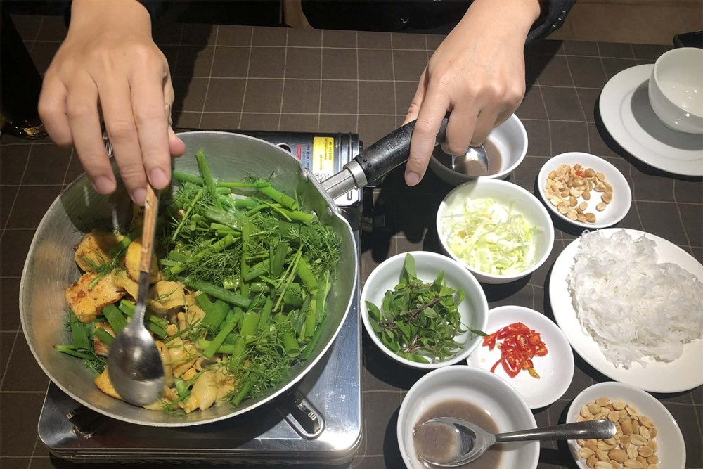 Khoa học chỉ ra 'thời điểm vàng' ăn tối tốt nhất vào mùa lạnh - ảnh 1