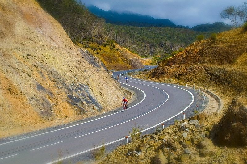 Việt Nam có một 'cung đường nối biển và hoa', đẹp mê hoặc nhưng hiểm trở bậc nhất miền Trung - ảnh 4