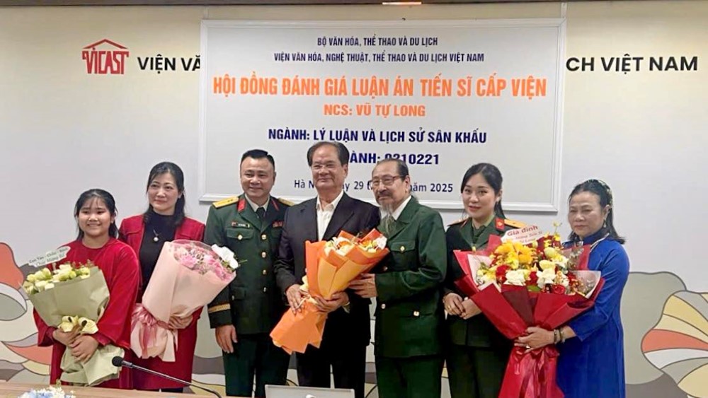 NSND Tự Long chính thức trở thành Tiến sĩ đầu tiên của Nhà hát Chèo Quân đội - ảnh 3