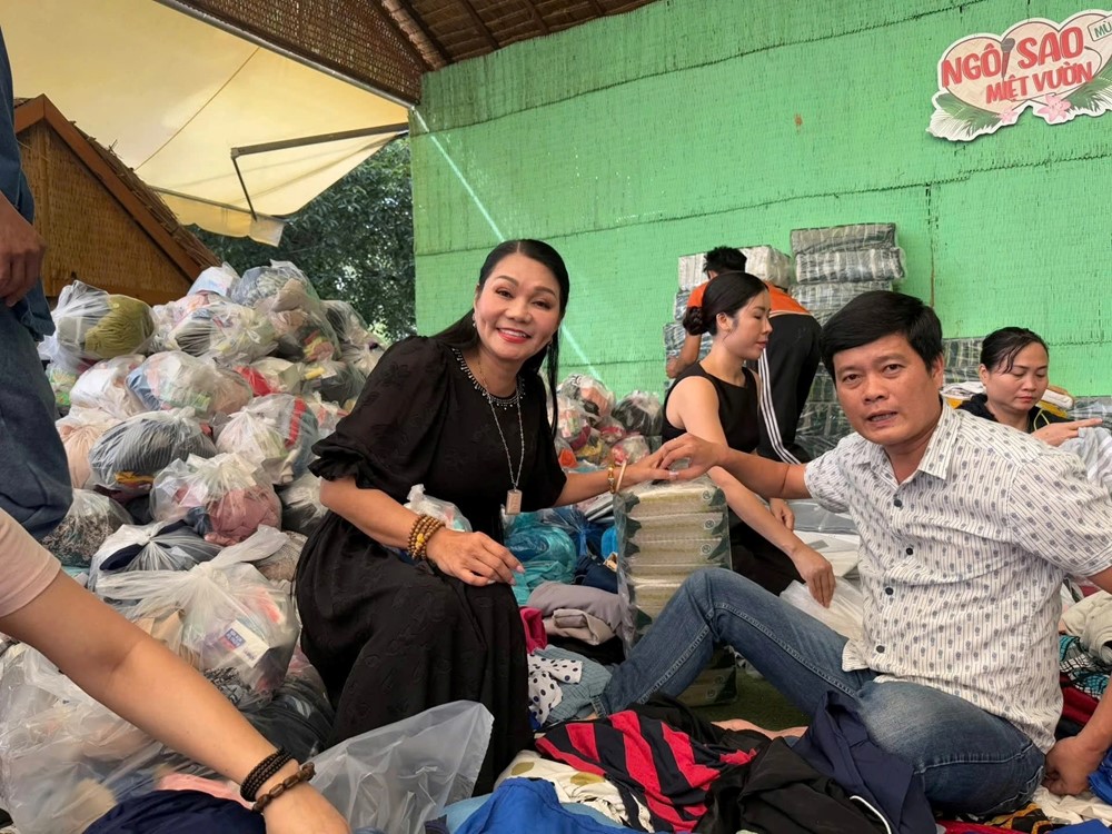 'Nữ hoàng chi bảo video' bất ngờ từ Mỹ trở về Việt Nam - ảnh 1