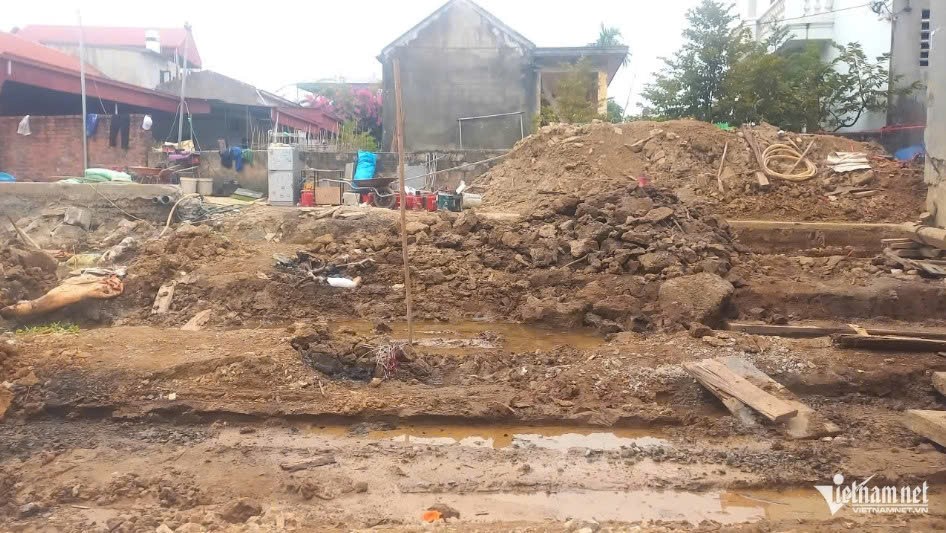 'Thần đèn' bất ngờ phát hiện ngôi mộ khi đang di chuyển ngôi nhà xây nhầm ở Hải Phòng - ảnh 2