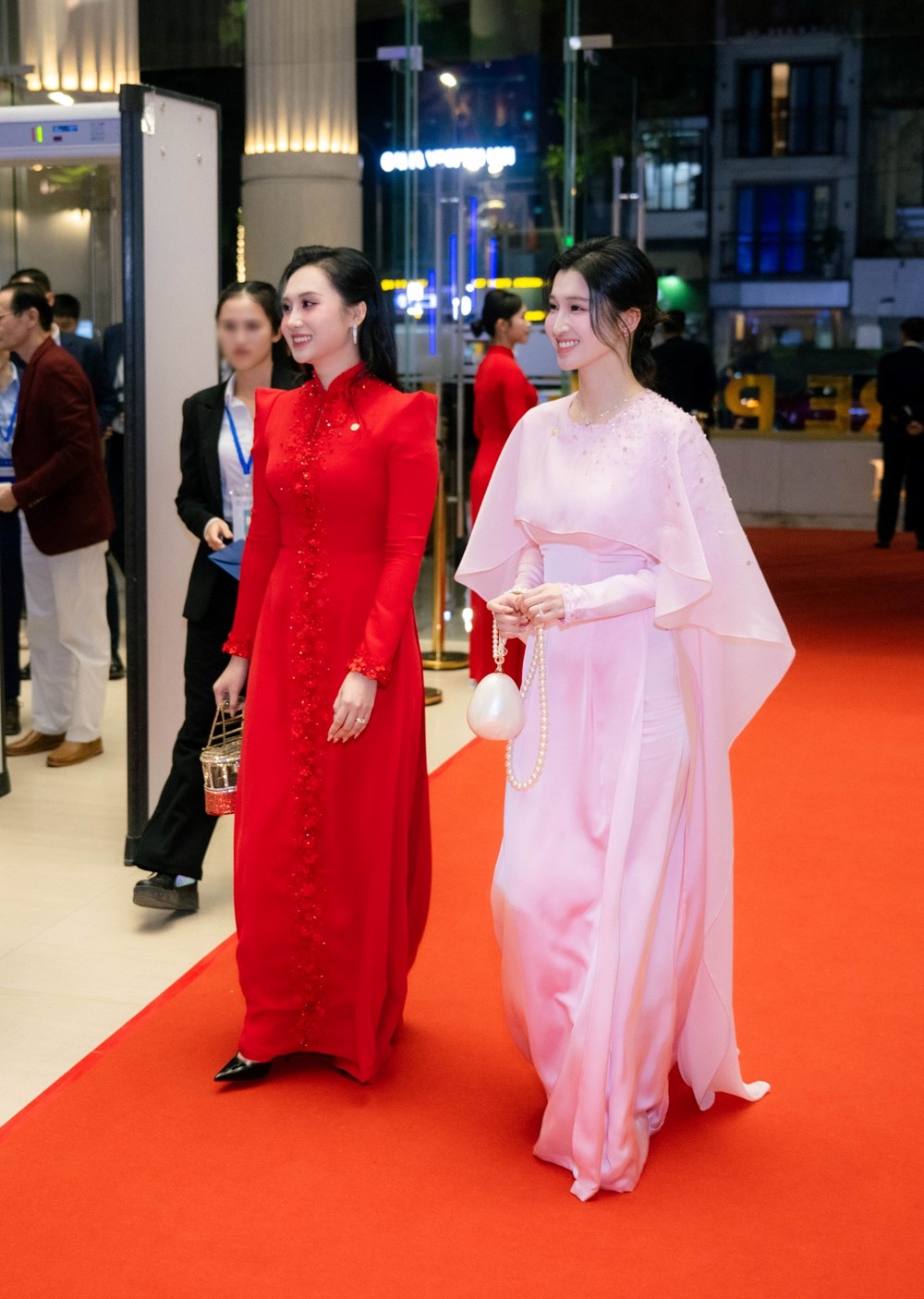 Sự thay đổi 'đặc biệt' của gia đình tỷ phú Phạm Nhật Vượng tại lễ trao giải VinFuture 2025 - ảnh 3