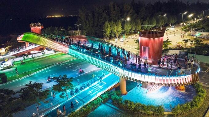 Cây cầu bộ hành trên cao 42 tỷ mang kiến trúc Nhật Bản, nằm ở thành phố đáng sống nhất Việt Nam - ảnh 4