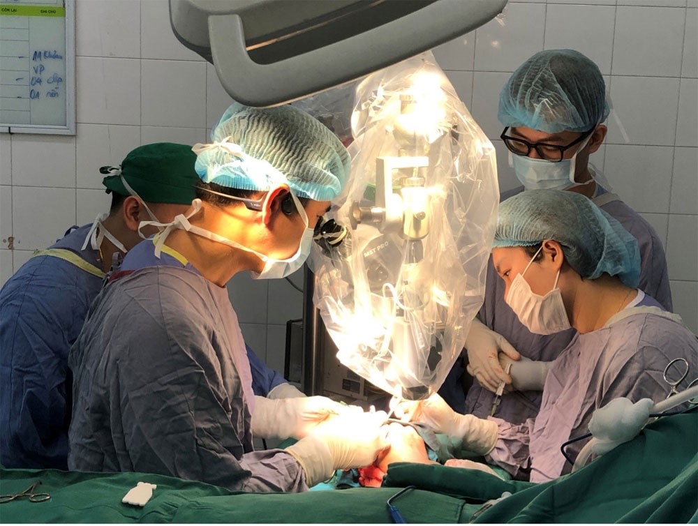 Kỳ tích y khoa lần đầu ghi nhận tại Việt Nam: Ngón tay đứt rời được cứu sống ngoạn mục sau 25 giờ - ảnh 1