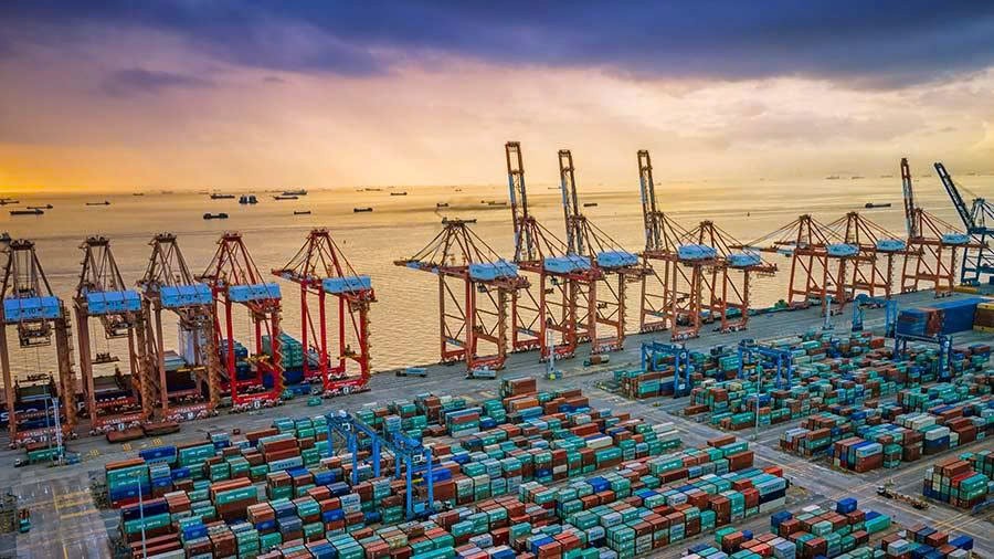 Chưa từng có trong lịch sử: Trung Quốc vượt mốc 1.000 tỷ USD thặng dư, xuất khẩu bứt tốc giữa ‘bão thuế’ - ảnh 1