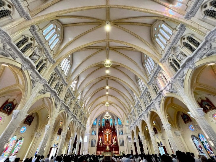 Việt Nam có nhà thờ được ví như 'cung điện trời Âu', được xây dựng suốt 11 năm, là điểm check-in 'triệu view' tại thành phố phồn hoa nhất cả nước - ảnh 5