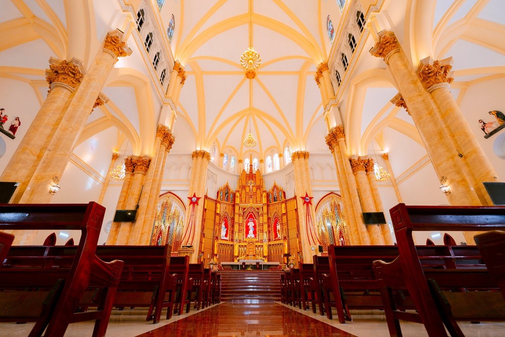 Thánh đường 400 tỷ lớn nhất Việt Nam lộng lẫy như cung điện, sức chứa 5.000 người, xây dựng trong 10 năm mới hoàn thành - ảnh 9