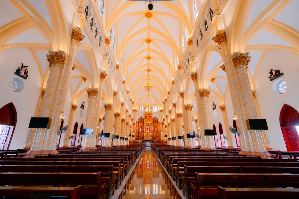 Thánh đường 400 tỷ lớn nhất Việt Nam lộng lẫy như cung điện, sức chứa 5.000 người, xây dựng trong 10 năm mới hoàn thành - ảnh 6