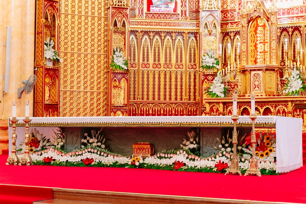 Thánh đường 400 tỷ lớn nhất Việt Nam lộng lẫy như cung điện, sức chứa 5.000 người, xây dựng trong 10 năm mới hoàn thành - ảnh 8