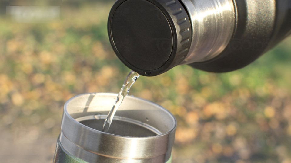 Cảnh báo tử vong do ngộ độc chì vì dùng cốc giữ nhiệt  - ảnh 1