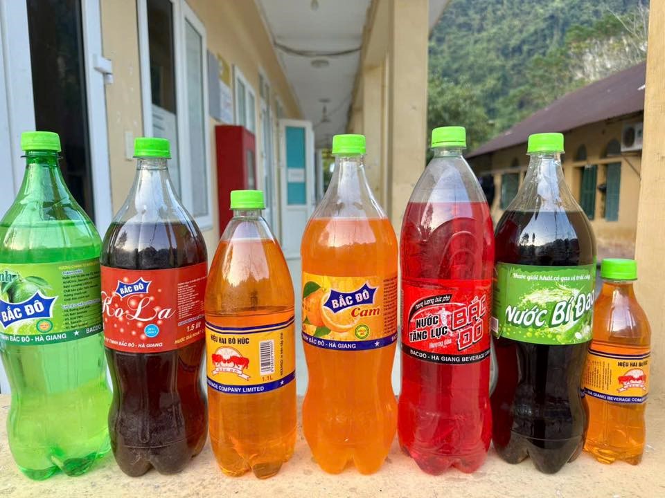 Khởi tố Giám đốc Công ty Bắc Đô Hà Giang, tạm giữ hơn 25.000 chai nước giải khát, tăng lực - ảnh 2