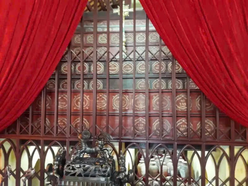 'Vương cung Thánh đường' sở hữu vẻ đẹp vượt thời gian: Cách Hà Nội 70km, sở hữu chuông đồng nặng hơn 1 tấn và hầm mộ bí ẩn - ảnh 4