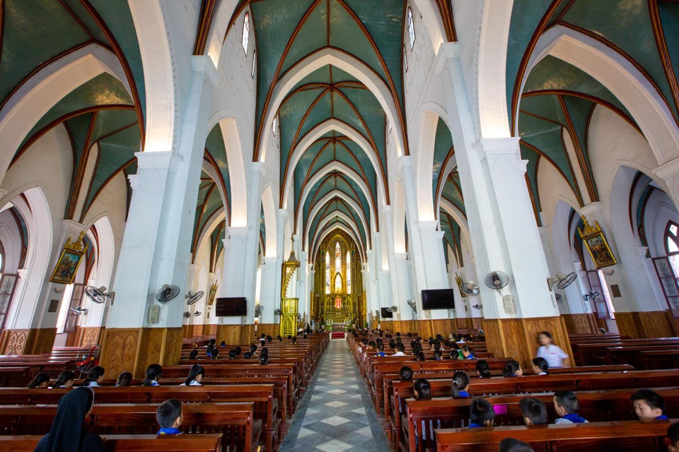 'Vương cung Thánh đường' sở hữu vẻ đẹp vượt thời gian: Cách Hà Nội 70km, sở hữu chuông đồng nặng hơn 1 tấn và hầm mộ bí ẩn - ảnh 3