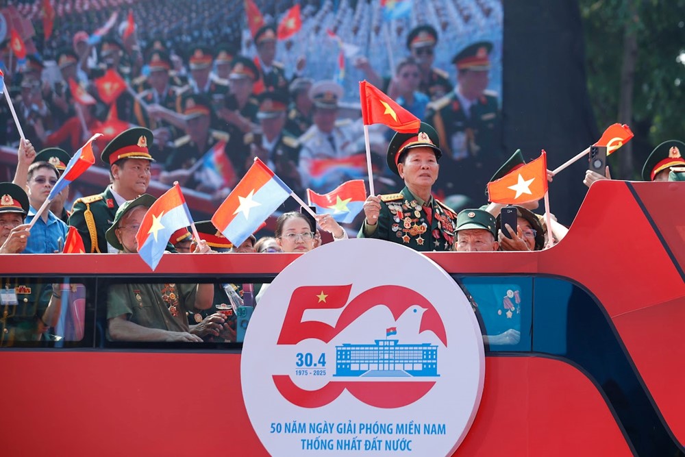 Nhìn lại năm 2025: Cuộc 'diễu hành' của tình yêu nước và niềm tự hào dân tộc - ảnh 1