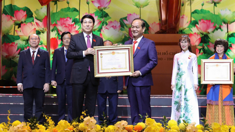 Chân dung Anh hùng Lao động vừa được công nhận: Người là nữ tỷ phú USD duy nhất của Việt Nam, người là Giáo sư, Giám đốc bệnh viện - ảnh 2