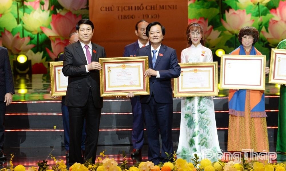 Chân dung Anh hùng Lao động vừa được công nhận: Người là nữ tỷ phú USD duy nhất của Việt Nam, người là Giáo sư, Giám đốc bệnh viện - ảnh 4