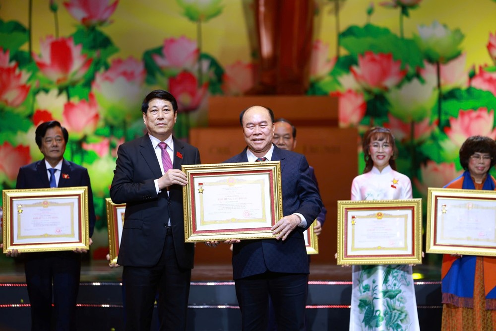 Chân dung Anh hùng Lao động vừa được công nhận: Người là nữ tỷ phú USD duy nhất của Việt Nam, người là Giáo sư, Giám đốc bệnh viện - ảnh 5