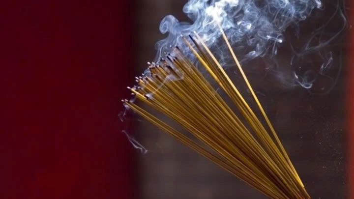 2 khung giờ không nên thắp hương - ảnh 2