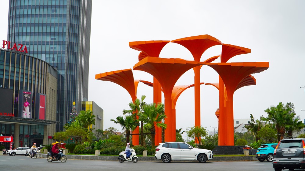 Nhìn tháp hoa đăng ở Hà Tĩnh bằng tâm thế văn hóa đô thị, đừng vội… - ảnh 2