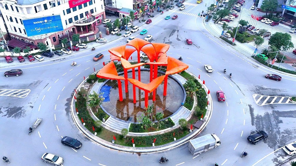 Nhìn tháp hoa đăng ở Hà Tĩnh bằng tâm thế văn hóa đô thị, đừng vội… - ảnh 1