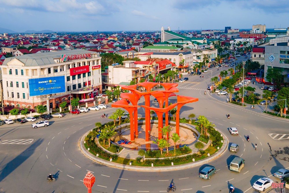 Nhìn tháp hoa đăng ở Hà Tĩnh bằng tâm thế văn hóa đô thị, đừng vội… - ảnh 5