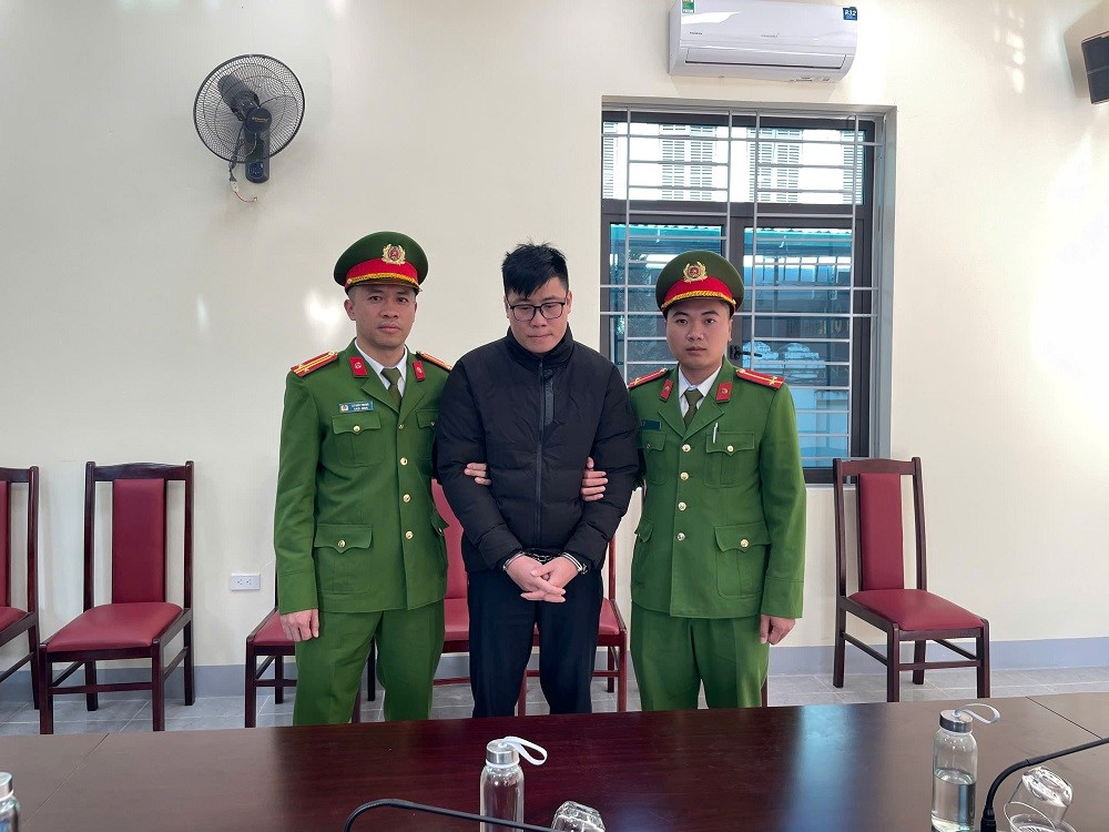 Khởi tố nhân viên ngân hàng tự ý hoàn thiện hồ sơ giải ngân của khách hàng - ảnh 1