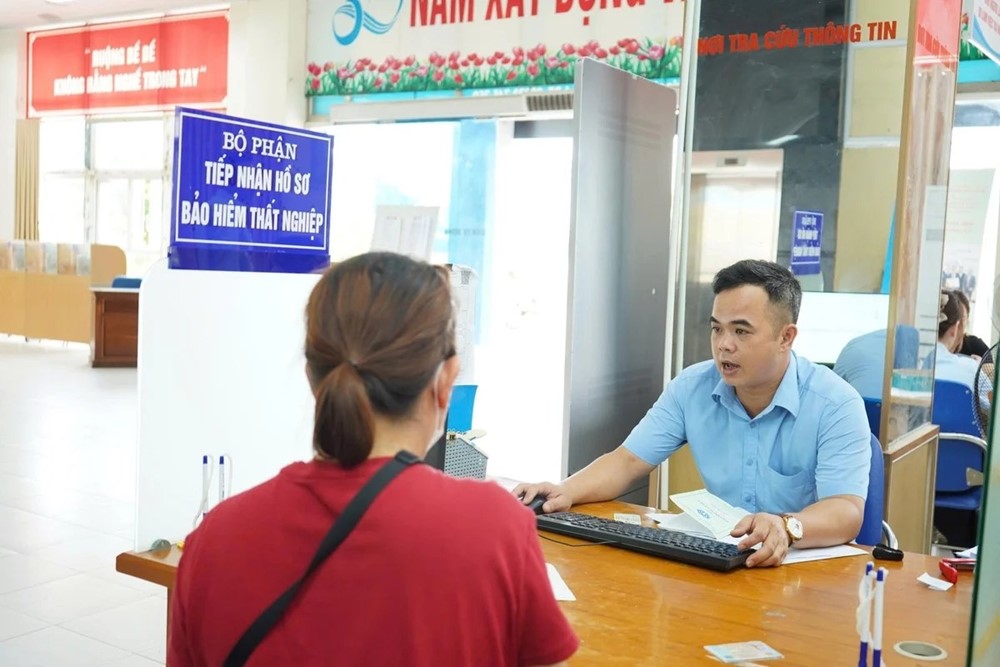 Chính thức từ hôm nay, hàng triệu người được tăng lương, học sinh cả nước dùng chung một bộ SGK - ảnh 1