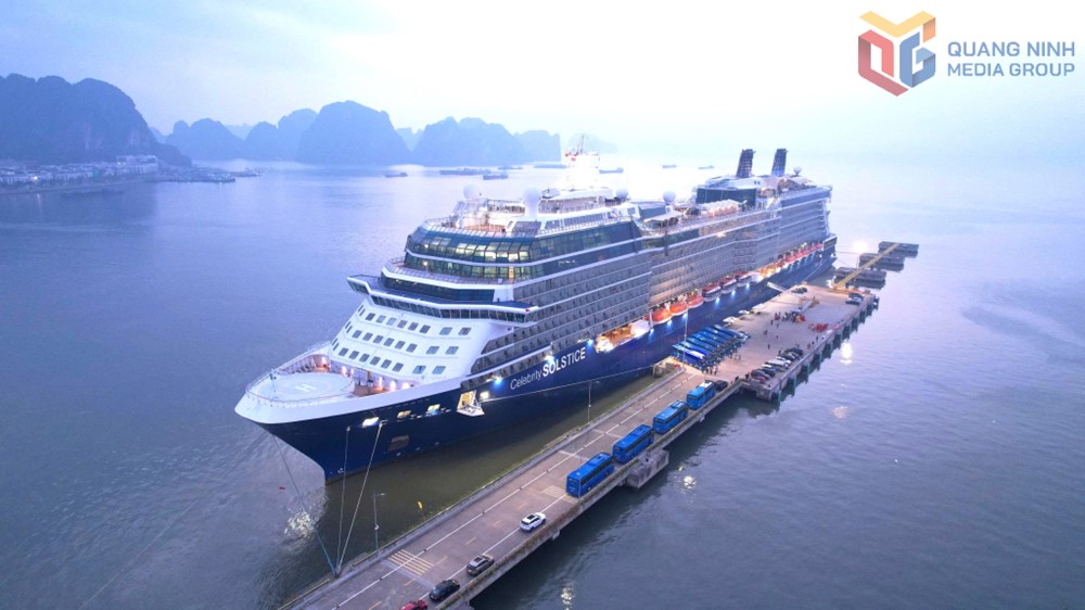 Siêu du thuyền đưa hơn 3.000 người ‘xông đất’ vịnh biển đẹp nhất thế giới của Việt Nam - ảnh 3