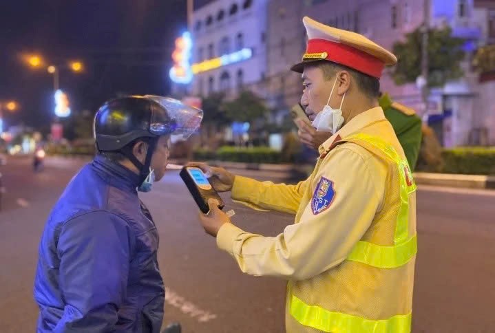 Hơn 3.200 tài xế vi phạm nồng độ cồn trong ngày đầu năm mới 2026 - ảnh 1