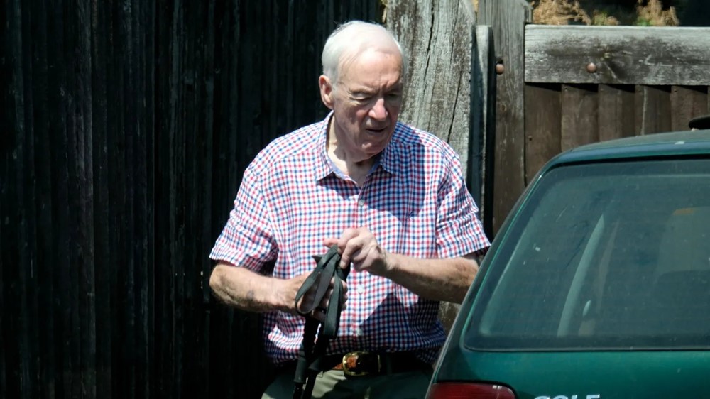 Băng trộm dùng mũi khoan kim cương xuyên thủng bê tông tầng hầm, phá 73 két sắt, cuỗm gần 500 tỷ đồng - ảnh 1